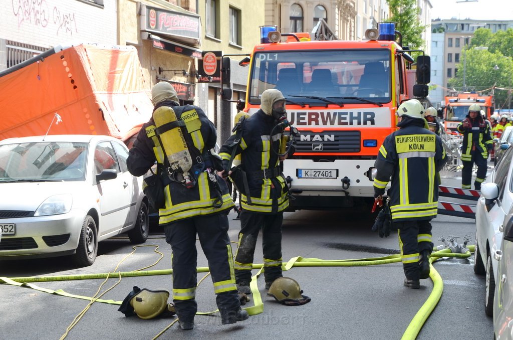 Feuer 2 Y Koeln Altstadt Kyffhaeuserstr P045.JPG - Miklos Laubert